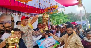 মাদারীপুরে অনুষ্ঠিত হলো লক্ষ টাকার গোল্ডকাপ ফুটবল টুর্নামেন্টের জমজমাট ফাইনাল খেলা 