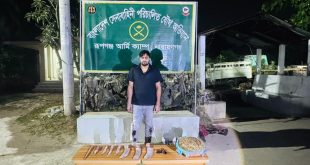 রূপগঞ্জ সেনাবাহিনীর অভিযানে দেশিয় অস্ত্র ও মাদক উদ্ধার