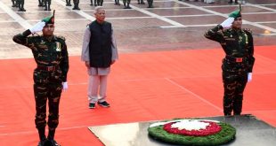 শহীদ বুদ্ধিজীবী স্মৃতিসৌধে শ্রদ্ধা জানালেন প্রধান উপদেষ্টা