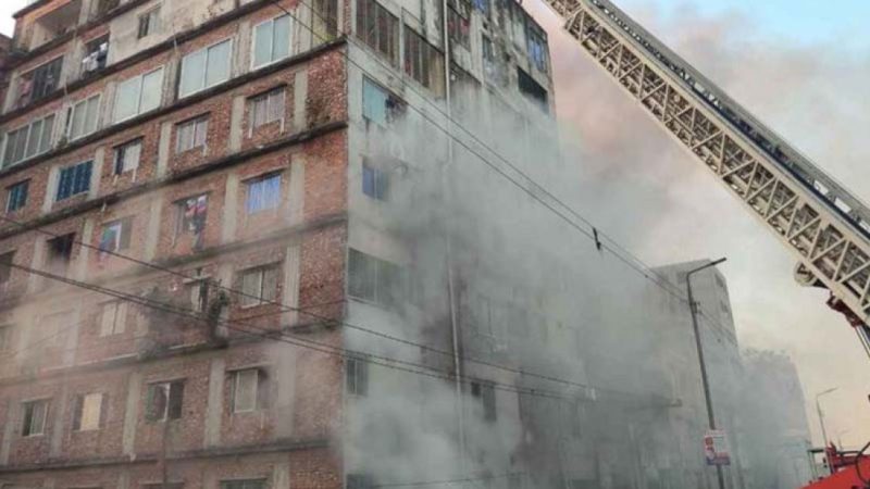 কেরানীগঞ্জে আগুন লাগা ভবন থেকে ৪২ জন উদ্ধার