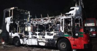 নোয়াখালীতে গভীর রাতে বিআরটিসির ২ বাসে আগুন