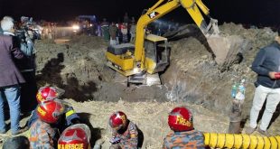 শিশুকে উদ্ধারে কাজ করছে ফায়ার সার্ভিসের ৩ ইউনিট, দেওয়া হচ্ছে অক্সিজেন